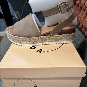 Soda Women's Beige Espadrille Sandals